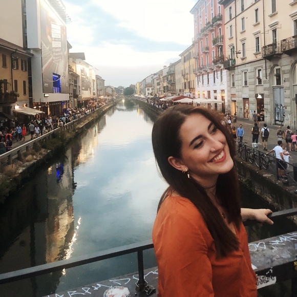 Meet your Posher, Kayla - Picture 3 of 3